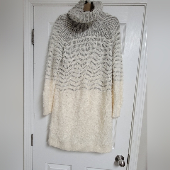 Anthroplogie Sleeping On Snow Shelvy Eyelash Sweater Dress. - Picture 2 of 10